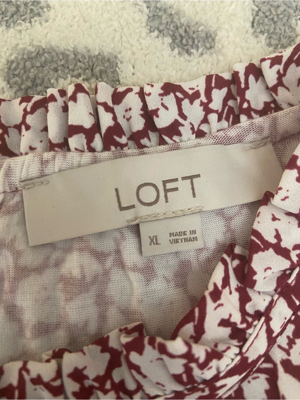 LOFT MIXED MEDIA FLORAL PRINT SHELL SIZE XL - Picture 3 of 9